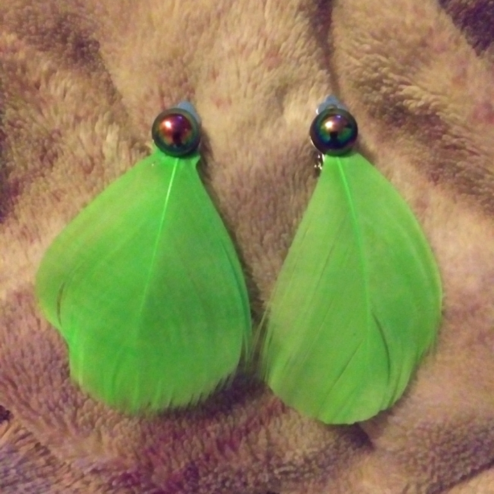 Stud feather neon clip on earrings new in pk